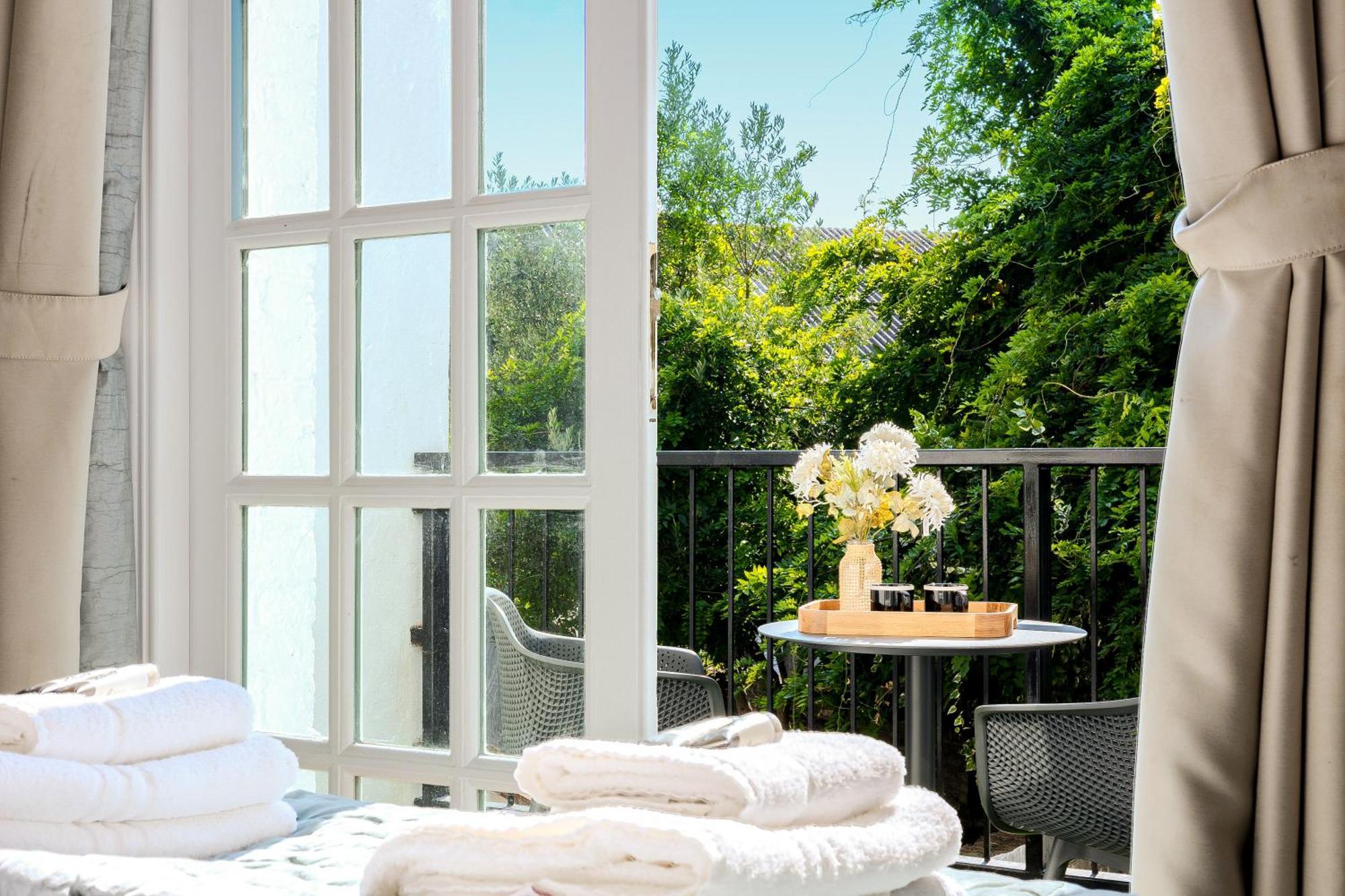 Appartamento Stylish 2br Flat With Terrace In North Kensington Londra