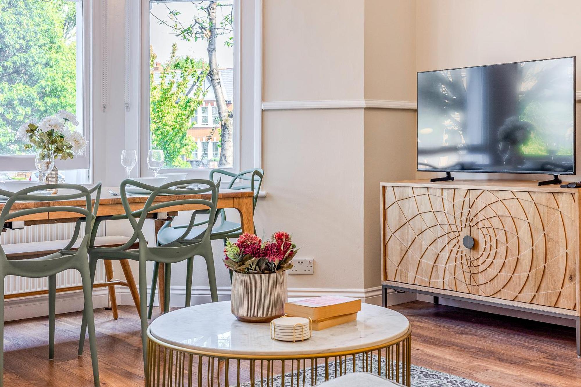 Stylish 2br Flat With Terrace In North Kensington Londra