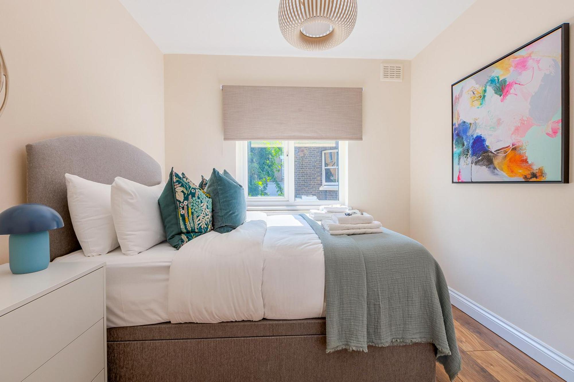 Stylish 2br Flat With Terrace In North Kensington *